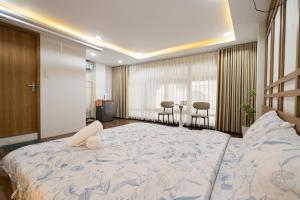 V Living - Airport Stopover with Free Laundry