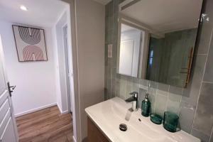 Soh Rent Cozy Appartement Schiltigheim proche Strasbourg terrasse -Tv