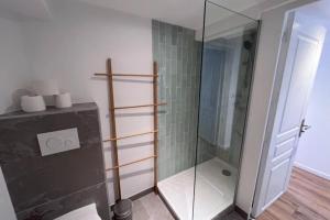 Soh Rent Appartement Schiltigheim proche Strasbourg terrasse -Tv