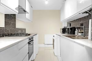 3 BR Flat-Shehpard bush-Sleeps 6