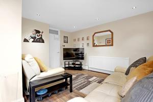 3 BR Flat-Shehpard bush-Sleeps 6