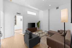 19-4G 2BR 2Baths Luxury Apt East Village