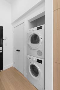 19-4G 2BR 2Baths Luxury Apt East Village