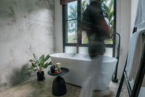 KAI BAE BALCONY Hills Bungalows Koh Chang