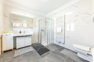 Touch Upon Metropolis by JR City Apartments