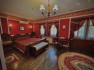 Family Hotel at Renaissance Square