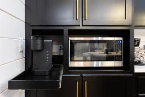 Crimson Creek Cabin - Hot Tub, Playset, Family-Friendly