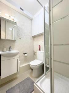 New Modern Apartment in Paris Center Metro 7 & 14 Maison Blanche