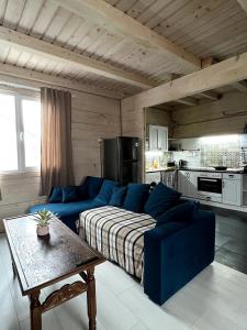 Будиночок над річкою