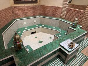 Échappée onirique au cœur de la Cité Ocre