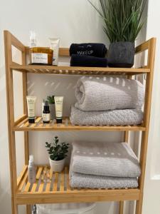 Cozy 2BR retreat in Rosewood