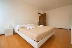 -10 minutes from the station- - 5 beds-