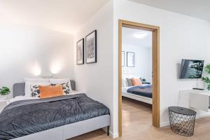 Central - NEW - Quiet - Balcony