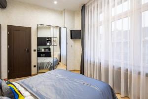 Ultra Central - Stylish Studio