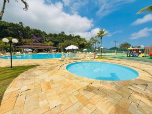 Casa com 3 quartos e Lazer de clube no condomínio Terras de São José Guarujá na Praia da Enseada para alugar por temporada