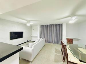 Casa com 3 quartos e Lazer de clube no condomínio Terras de São José Guarujá na Praia da Enseada para alugar por temporada