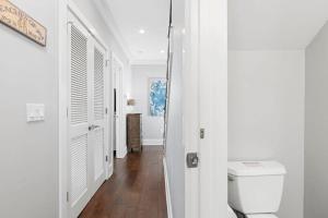 Off The Hook in Blue Mountian Beach