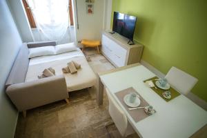 Monte camicia - cozy home in city center-spacious-free parking