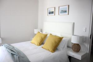 Luxurious 3-bedroom Bloubergstrand Cape Town beachfront apartment with stunning sea and beach view