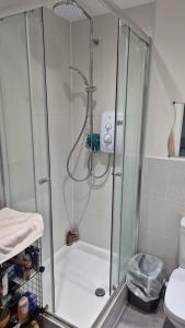 The Aylesbury Home Retreat - 3 Bed Home with Garden & Free Parking - 2 Bedrooms