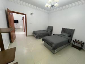 شقة شبرا بجوار البرج