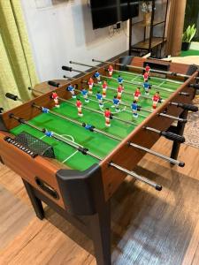 AYAAN Foosball Penthouse at Golden Hill with Private Parking and Netflix