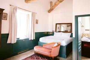 Château Studio with Chapel and Water Views