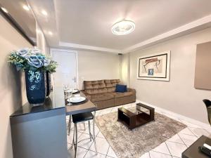 SC02- Apto reformado no centro de BC!