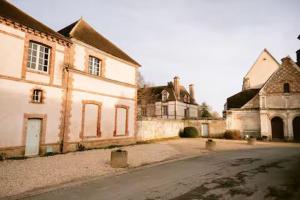 Château Studio With Water Views