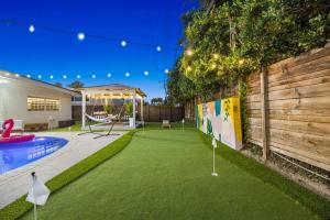 5BR Villa with Heated Pool, Firepit and 10mins to Beach