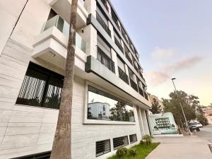 Cozy, Elegant Apartment, Parking and Fiber