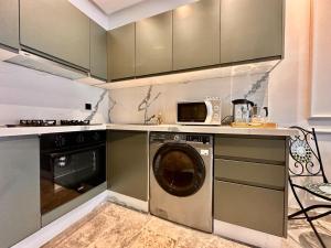 Cozy, Elegant Apartment, Parking and Fiber