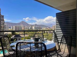 A pasos de Metro Escuela Militar y barrio El Golf