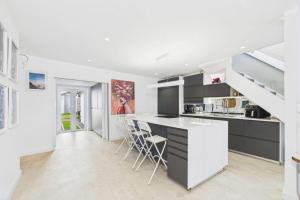 Modern 2 Bedroom Family Home in Torquay - Sleeps 4