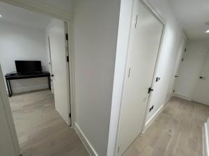 City Airport O2 Arena ExCel Centre Canary Wharf Apartment in London