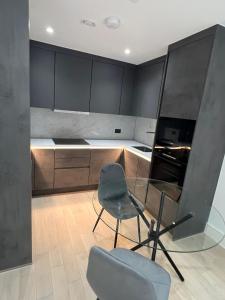 City Airport O2 Arena ExCel Centre Canary Wharf Apartment in London