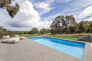 Windsong - Sleek Bushland Haven near Yallingup Beach