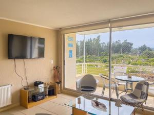 Depto con playa interna, piscina y canchas