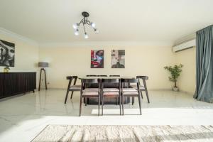 Luxury 3BR Nile View Apartment With Billiards Included