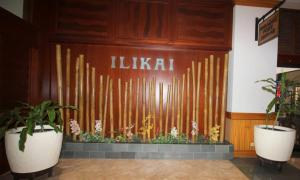 Waikiki - Resort amenities, walk to the beach!