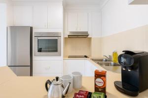 Mari Court 2BR Pool BBQ Netflix