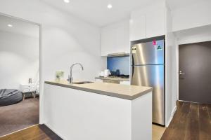 Mr Clarke - Cityscape 2BR with Parking