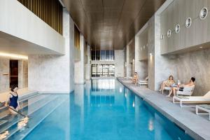 A Luxurious 2BR Apt Right Next to Ritz Carlton
