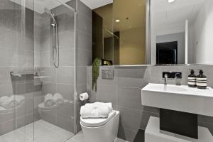 A Luxurious 2BR Apt Right Next to Ritz Carlton