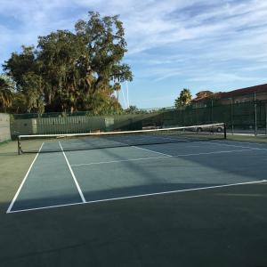Spacious 4 BR Townhouse with 2 King Size Master Bedrooms, 3 miles to Disney, Free WiFi and Free Parking