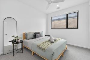 Duneview Luxe Ocean Grove Sleeps 8, 4 bedroom, aircon,heating throughout, Designer quality, Perfect wedding stay, family friendly, Beach, Park, Shops