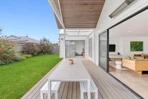 Duneview Luxe Ocean Grove Sleeps 8, 4 bedroom, aircon,heating throughout, Designer quality, Perfect wedding stay, family friendly, Beach, Park, Shops