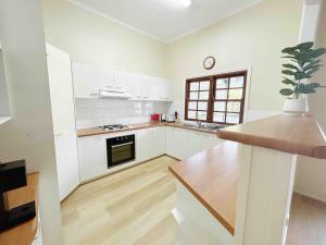 Entire 3bedroom house close to CBD