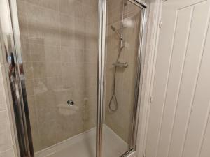 Garland Modern 4 Bedroom House with Garden & Parking