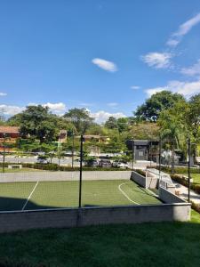 Agradable y confortable apto vacacional en Santa Fé de Antioquia-Colombia dentro de condominio con piscina, tobogán, zonas recreativas, jardines y espectacular vista